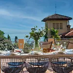 Luxury Seaview Apartment, New Aircons In