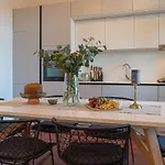 Luxury Seaview Apartment, New Aircons In شقة