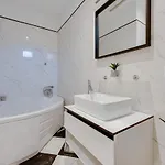 Luxury Seaview Apartment, New Aircons In *