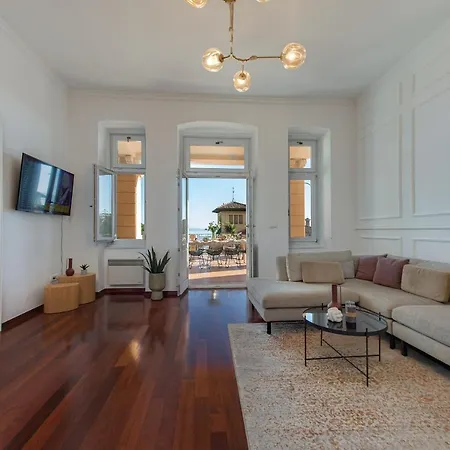 Luxury Seaview Apartment, New Aircon Heating *