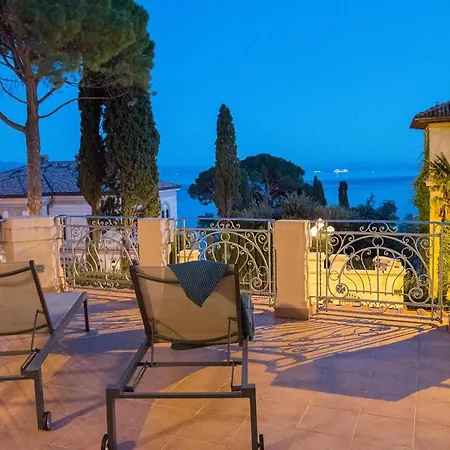 Apartman Luxury Seaview Apartment, New Aircons In